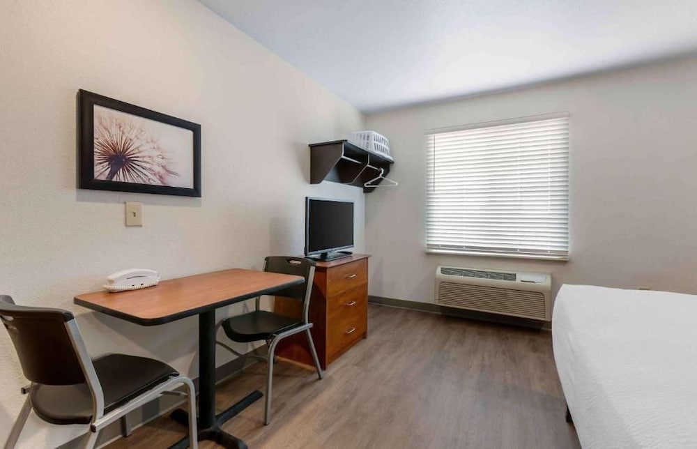 Studio 6 Extended Stay El Paso East TX 37/54