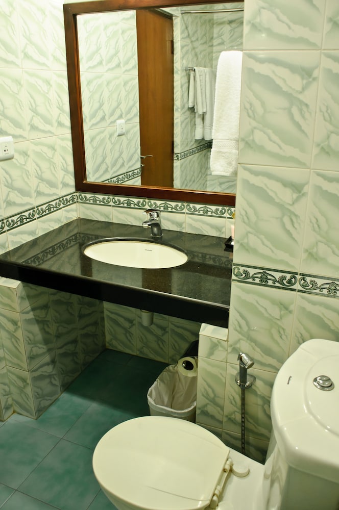 SUMMIT RESIDENCY AIRPORT HOTEL 46/48