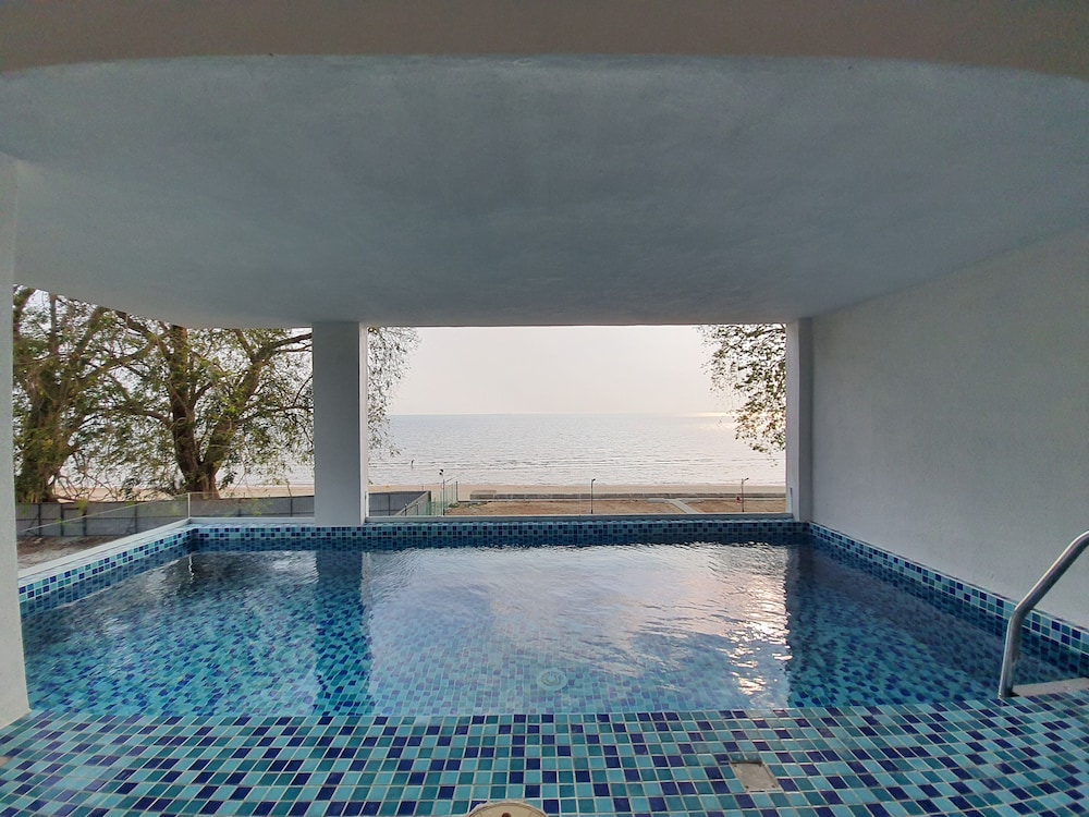 Pacific Regency Beach Resort Port Dickson 26/48