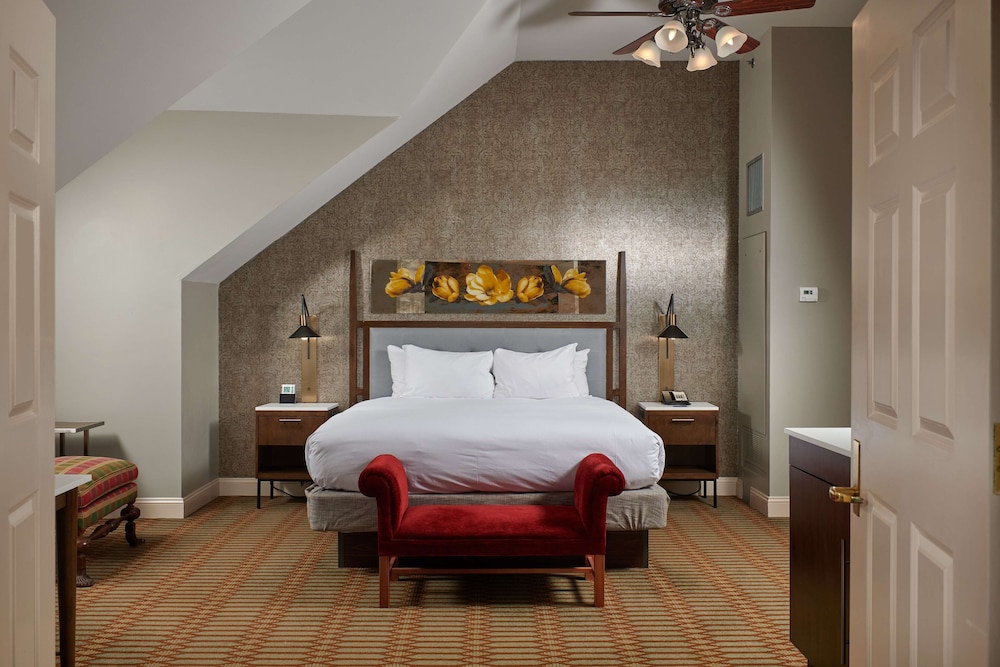 Virginia Crossings Hotel Conference Center 7/41