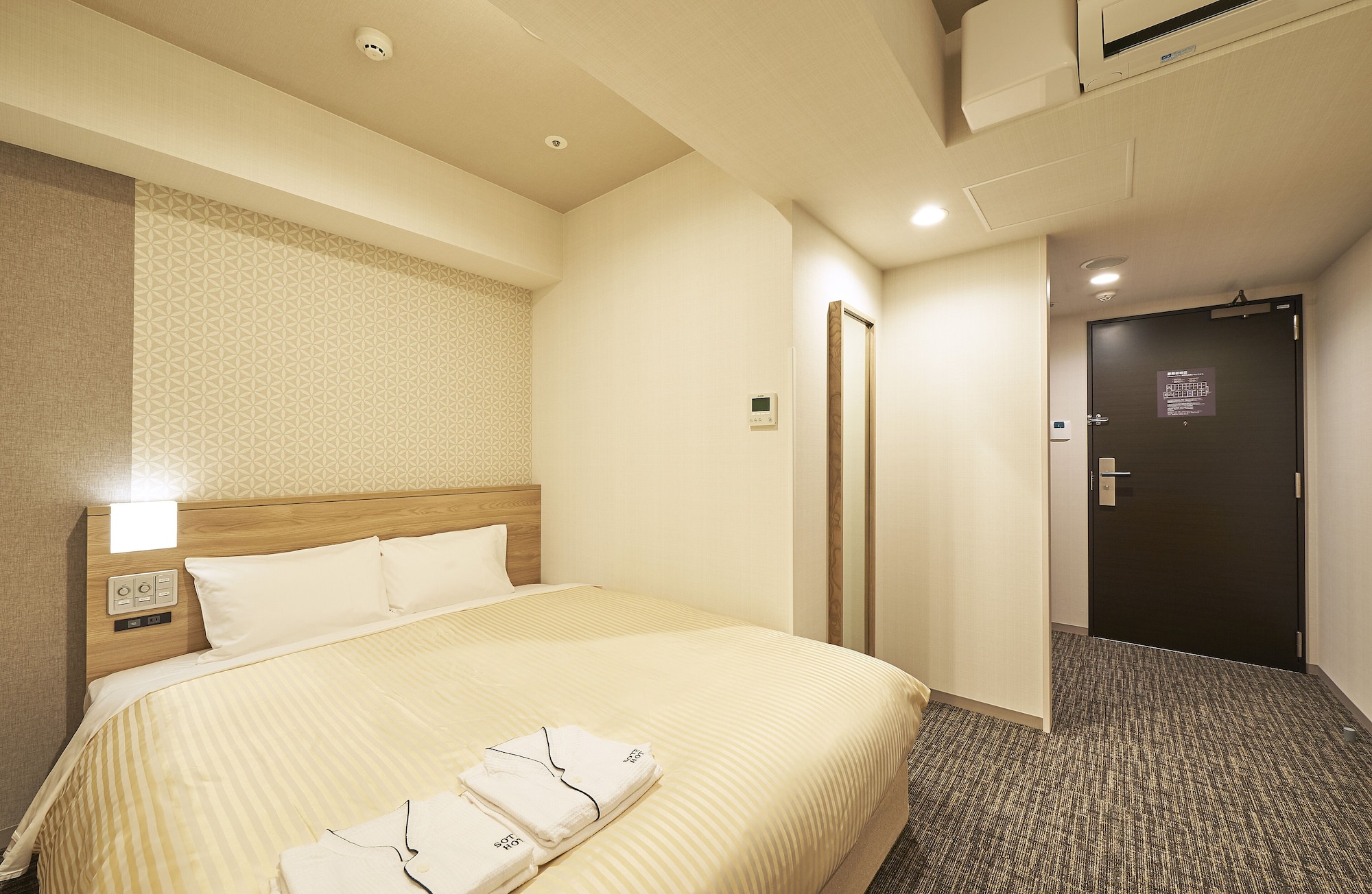 DELUXE, DOUBLE BED