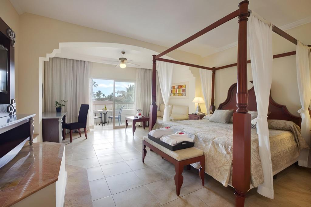 Colonial, Junior Suite, King Bed, Ocean Front, Outdoor Jetted Tub