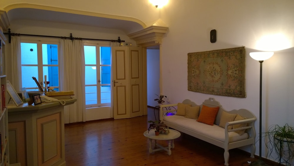 Amphora Hotel 26/50