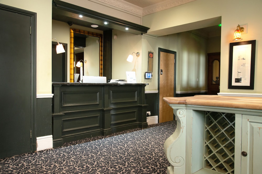 Royal Hotel 5/50