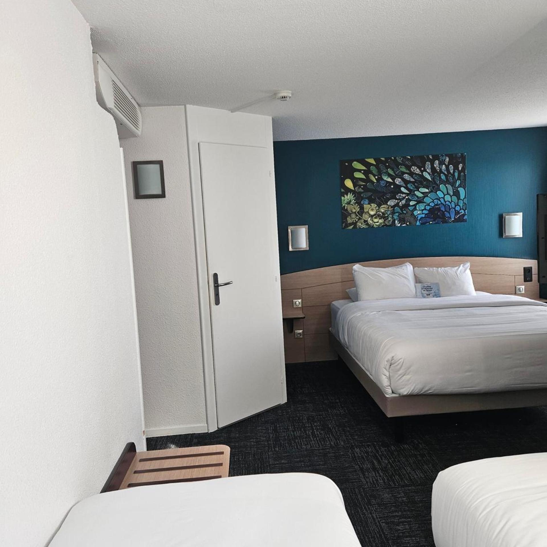 Room, Quadruple, Double and Twin Beds
