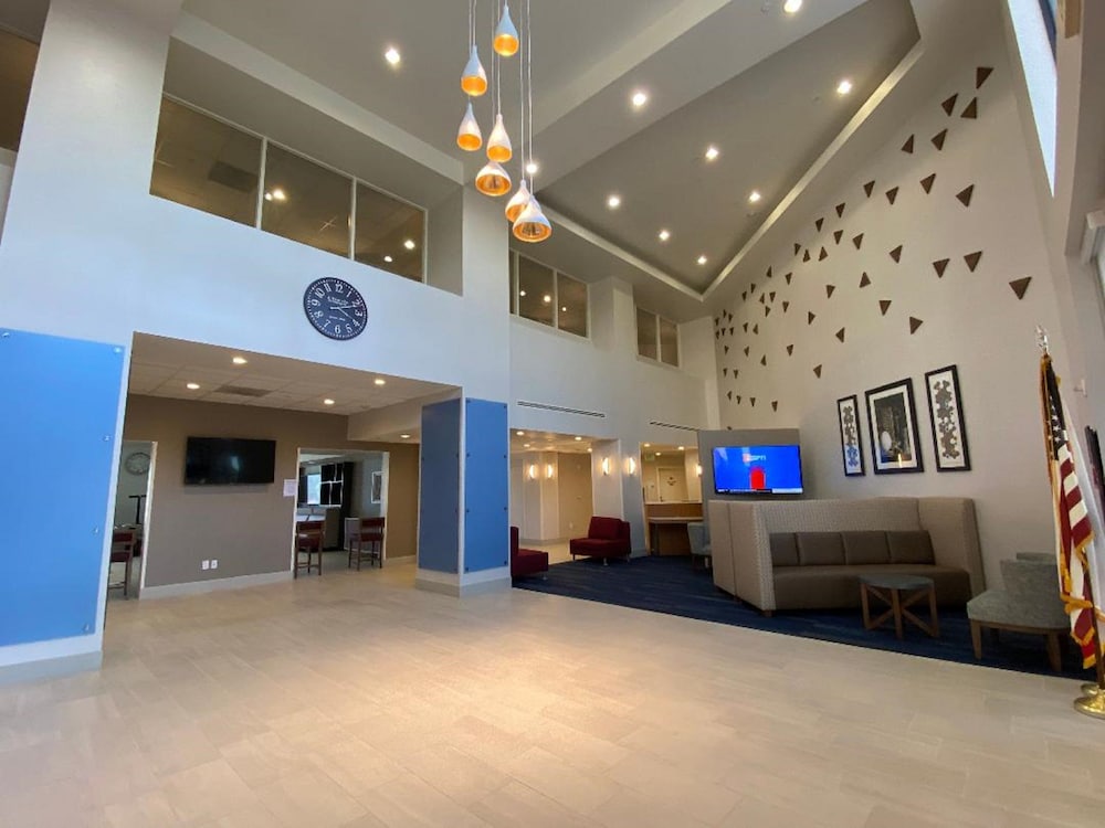 Holiday Inn Express Hotel And Suites Beaumont Oak Valley 62/66