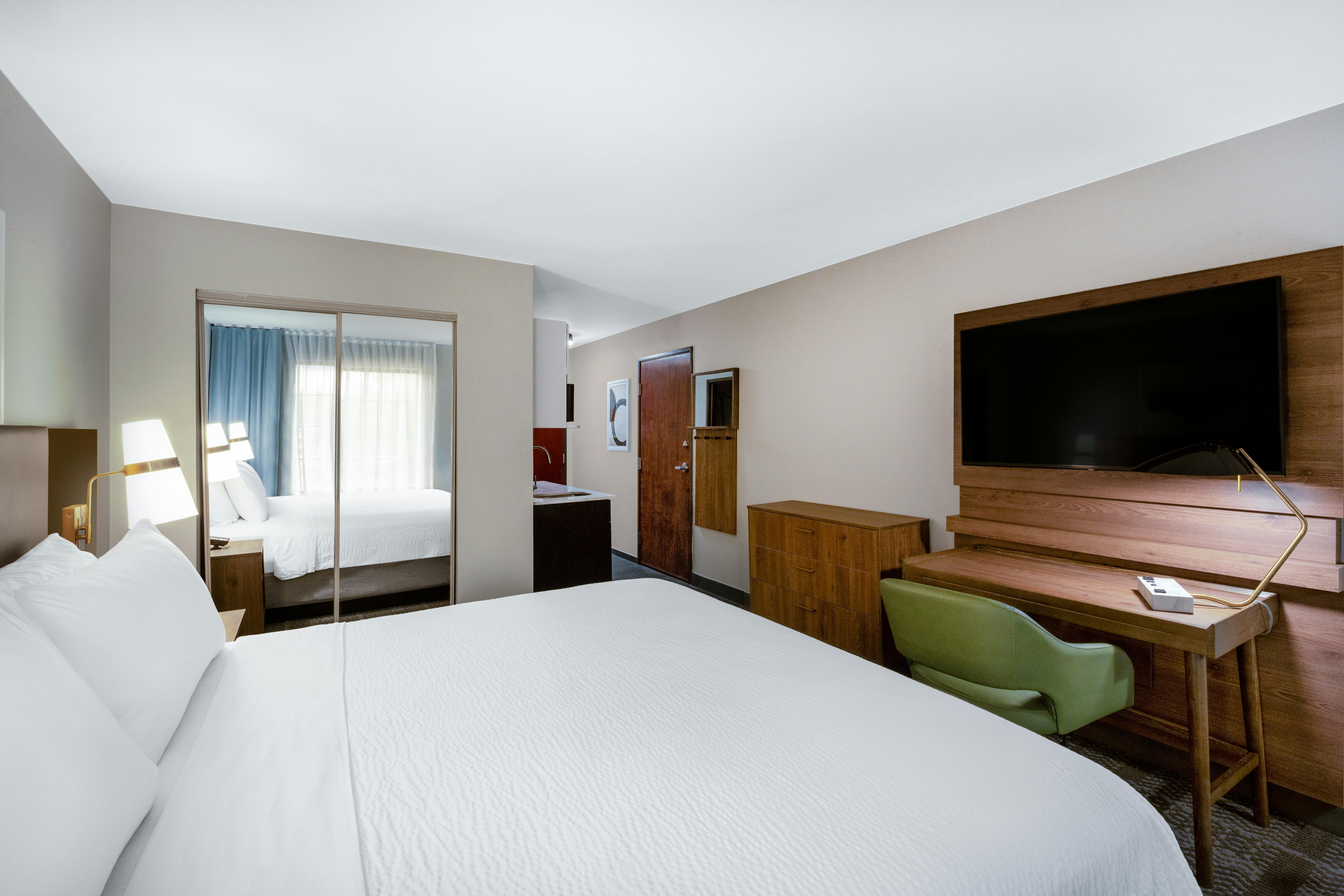 Staybridge Suites West Des Moines 18/76