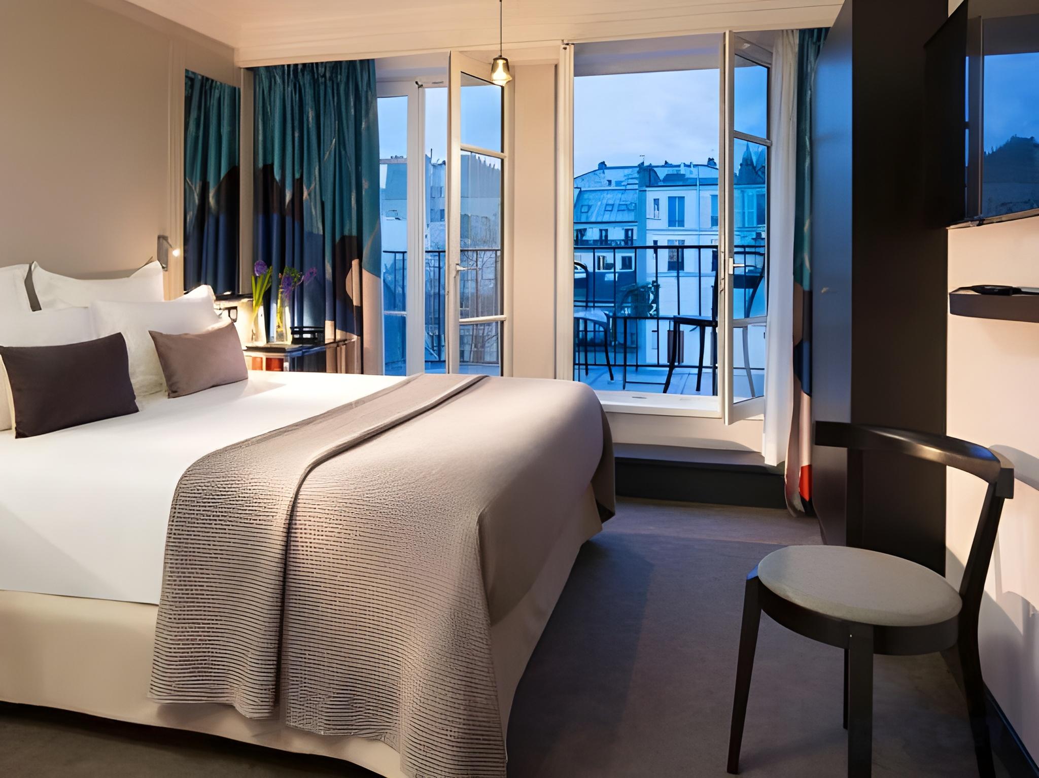 Deluxe, Balcony
