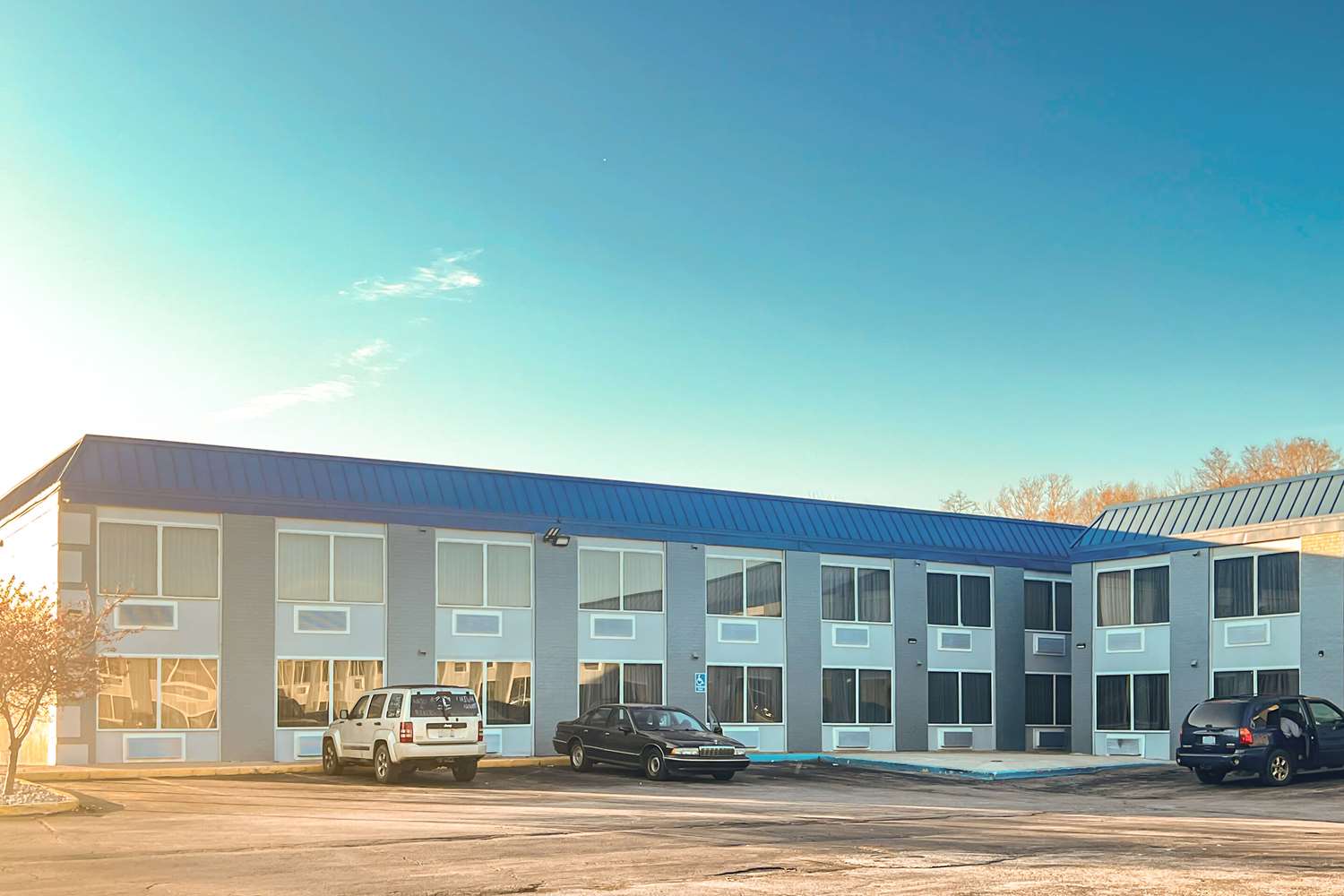 Days Inn & Suites by Wyndham Muskegon 2/17