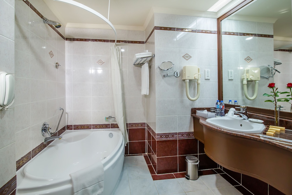 Sunday Suites Excelsior Hotel Deira (formerly Sheraton Deira) 70/70