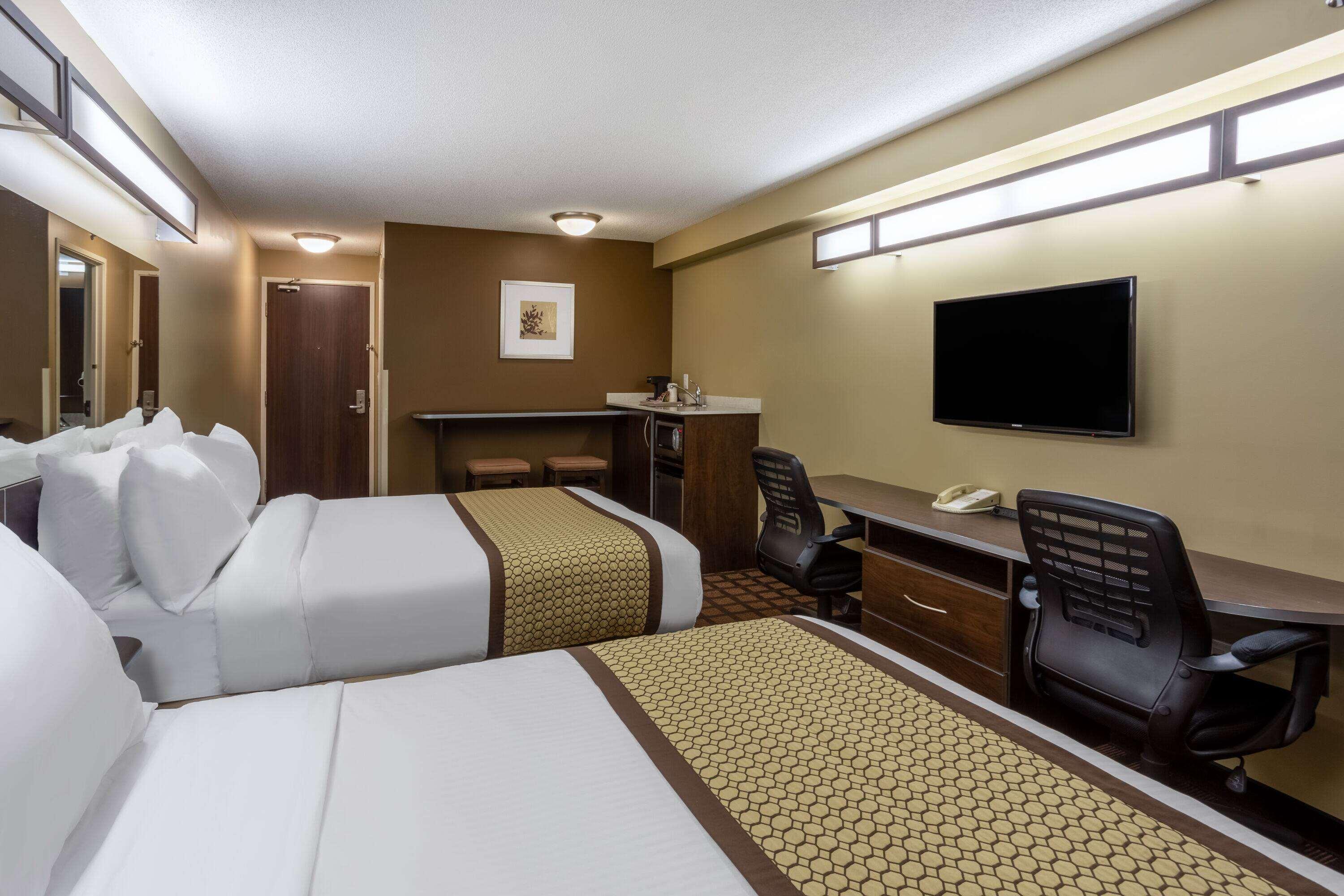 Deluxe, 2 Queen Beds, Microtel Inn Suites By Wyndham Timmins 7/10