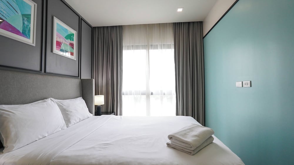 غرفة قياسية بسرير كينج، DLUX Condominium 2/10