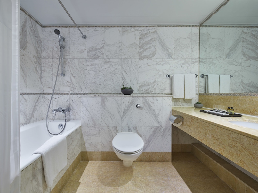 Two Macdonnell Road 12/47