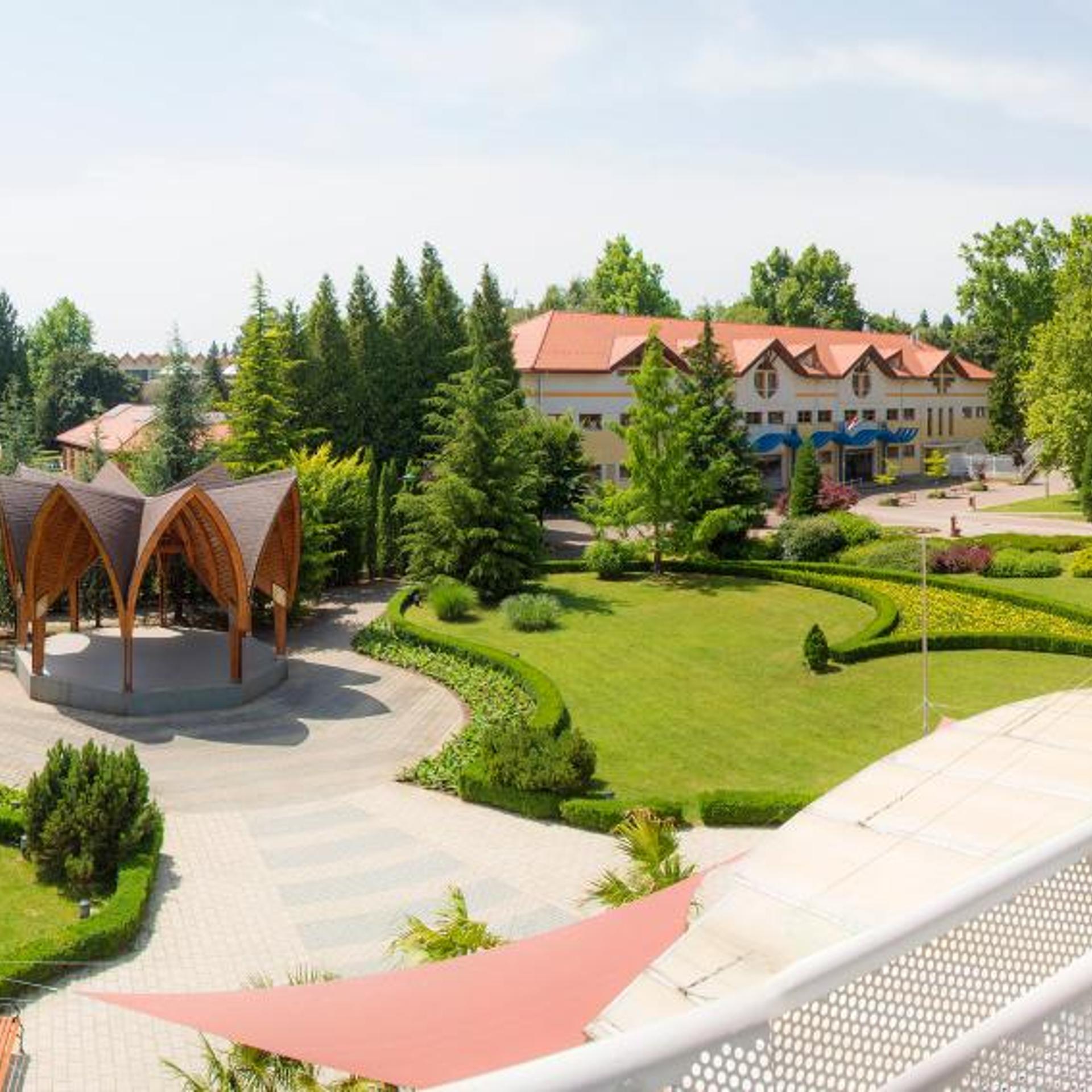 MENDAN MAGIC SPA & WELLNESS HOTEL 54/56