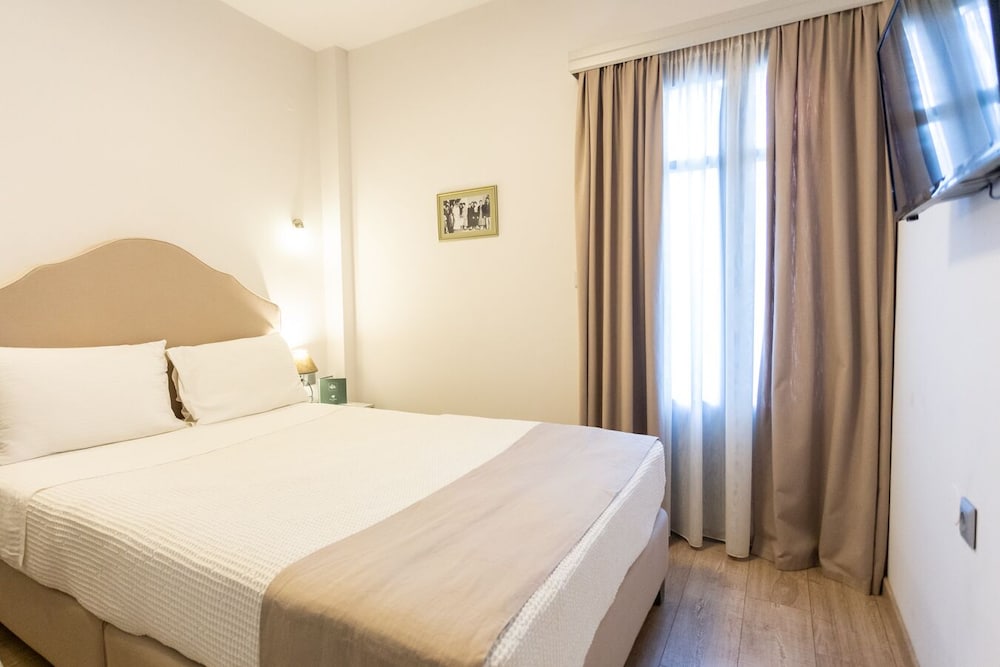 Deluxe, Single, Single Bed