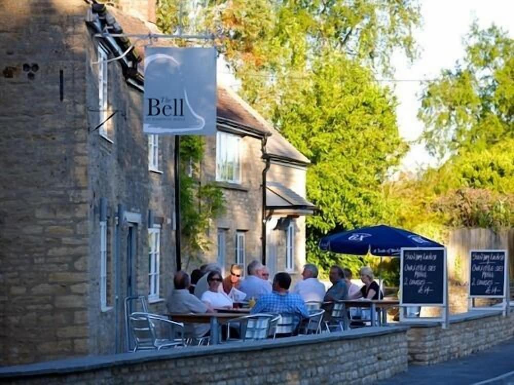 The Bell at Hampton Poyle 18/18