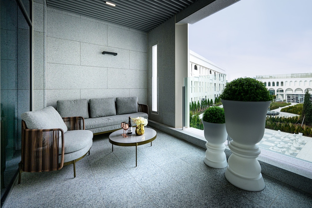 The Siena Resort 32/50