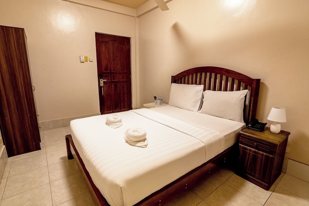 Kiwi Hotel 12/50