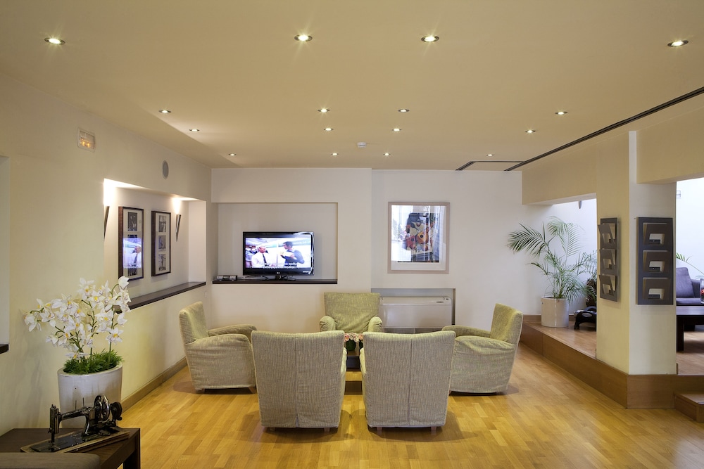 Hermes Hotel 33/42