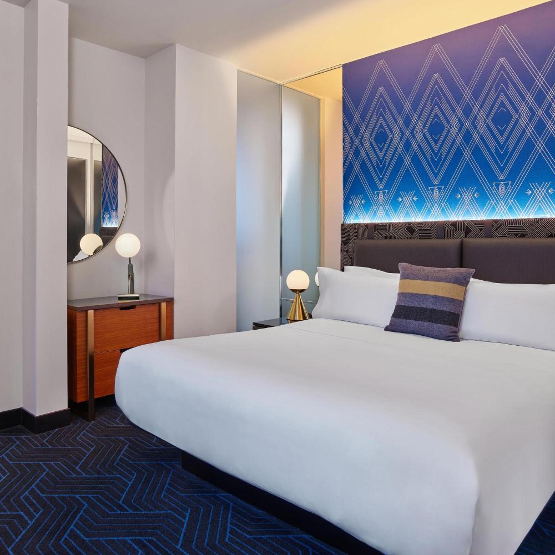 Fantastic, Suite, King Bed, Corner