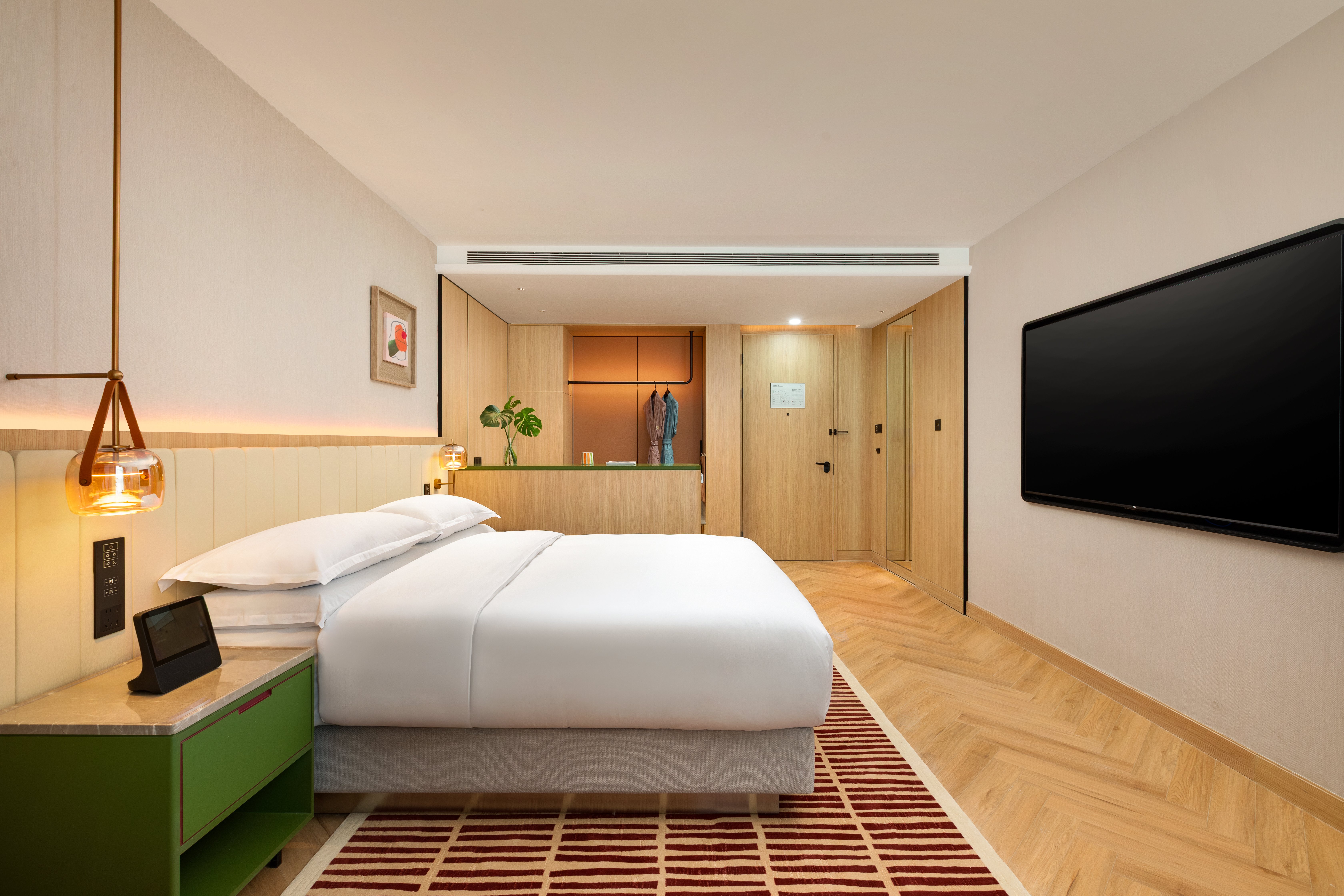 Premium, King Bed, City View