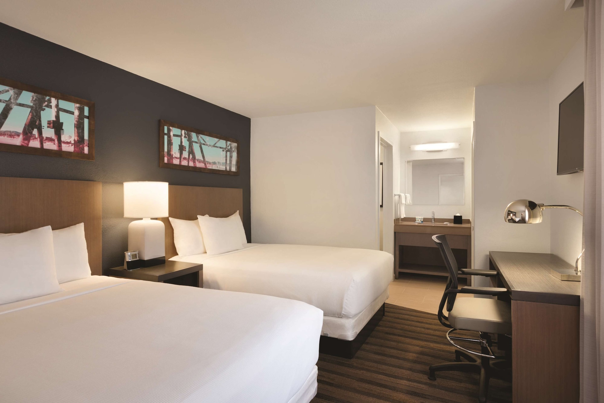 STUDIO, SUITE, 2 DOUBLE BEDS