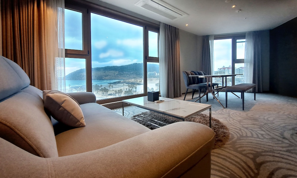 Ebenezer Hotel 27/46