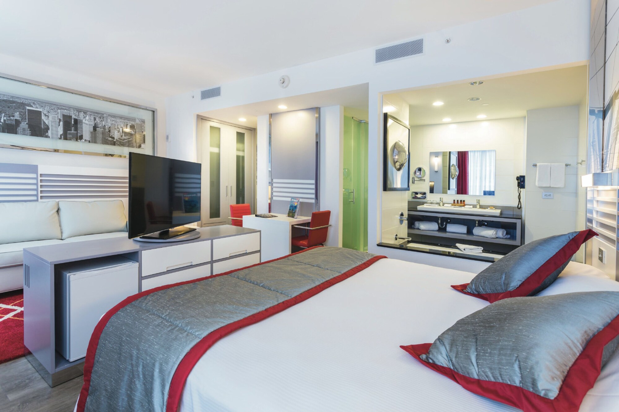 JUNIOR SUITE, KING BED, SOFA