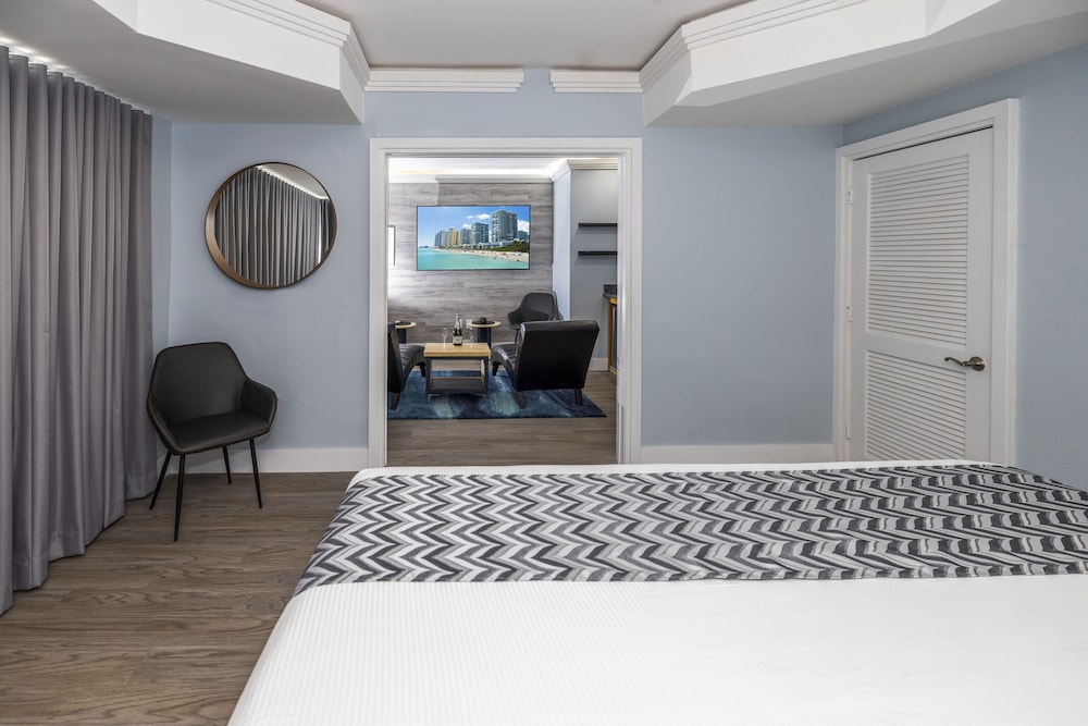 Colony Hotel 14/61