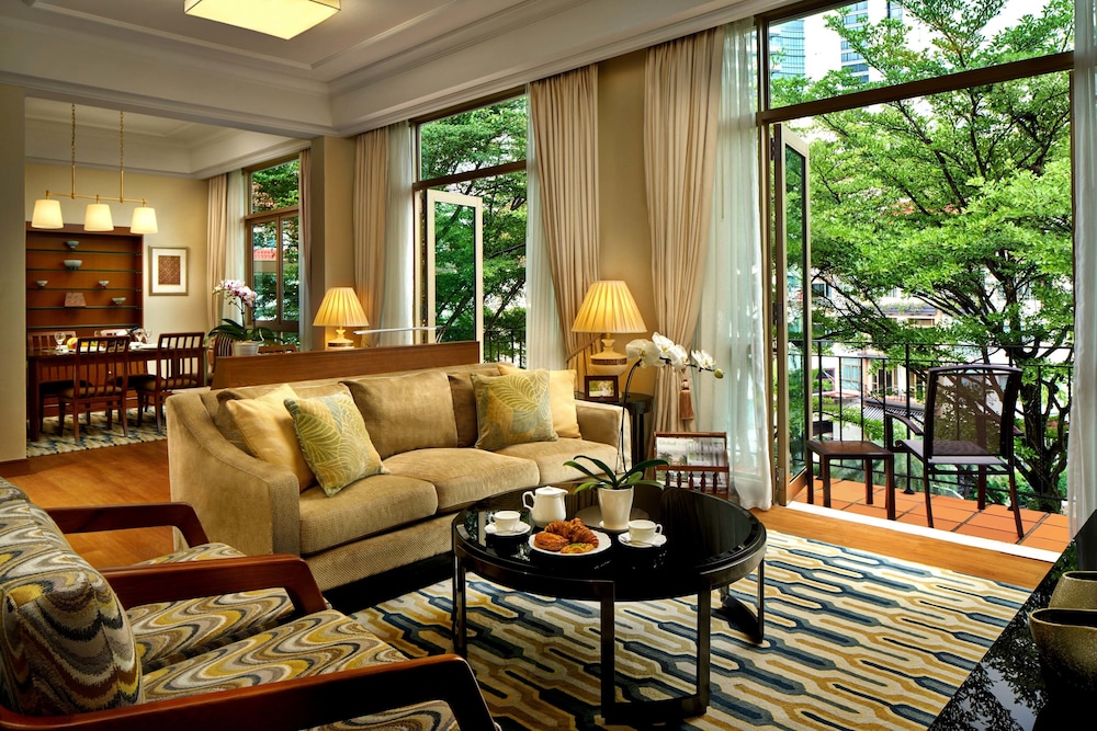 TREETOPS EXECUTIVE RESIDENCES 30/71