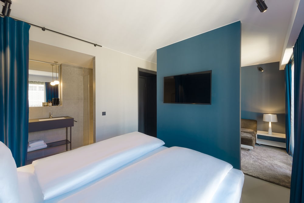 EmiLu Design Hotel 8/50