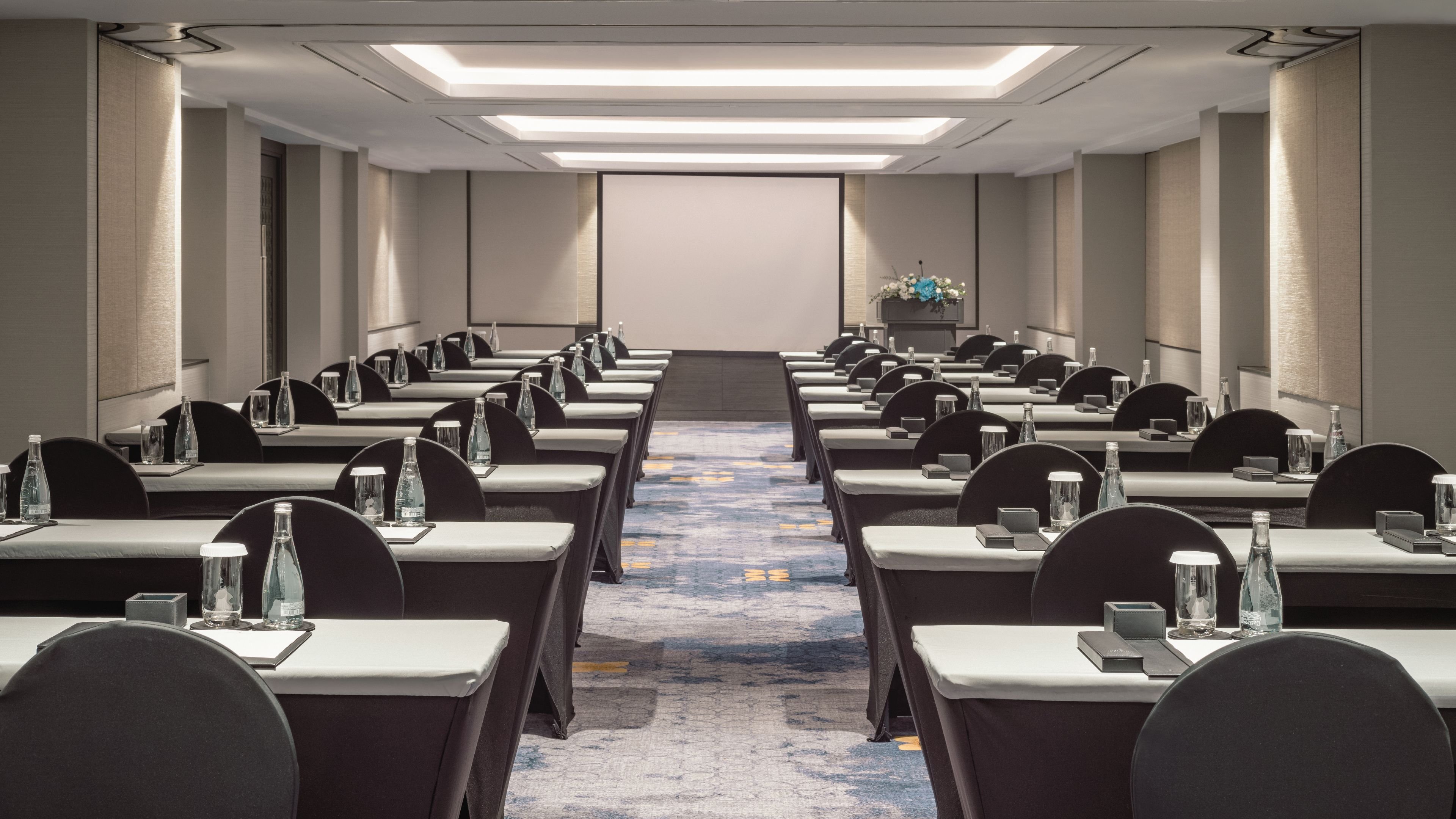 Holiday Inn Bangkok Hotel 63/76