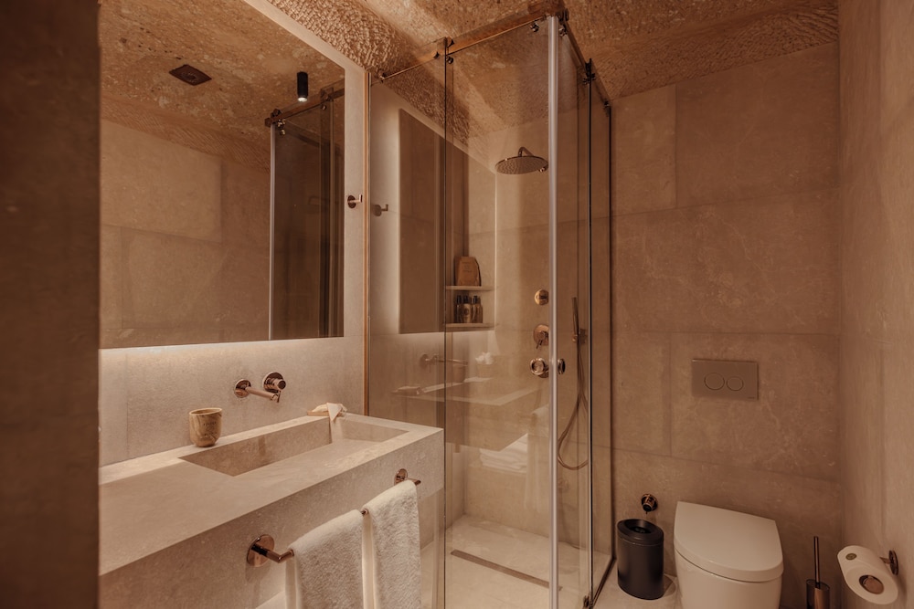 Alfina Cave Hotel 50/50