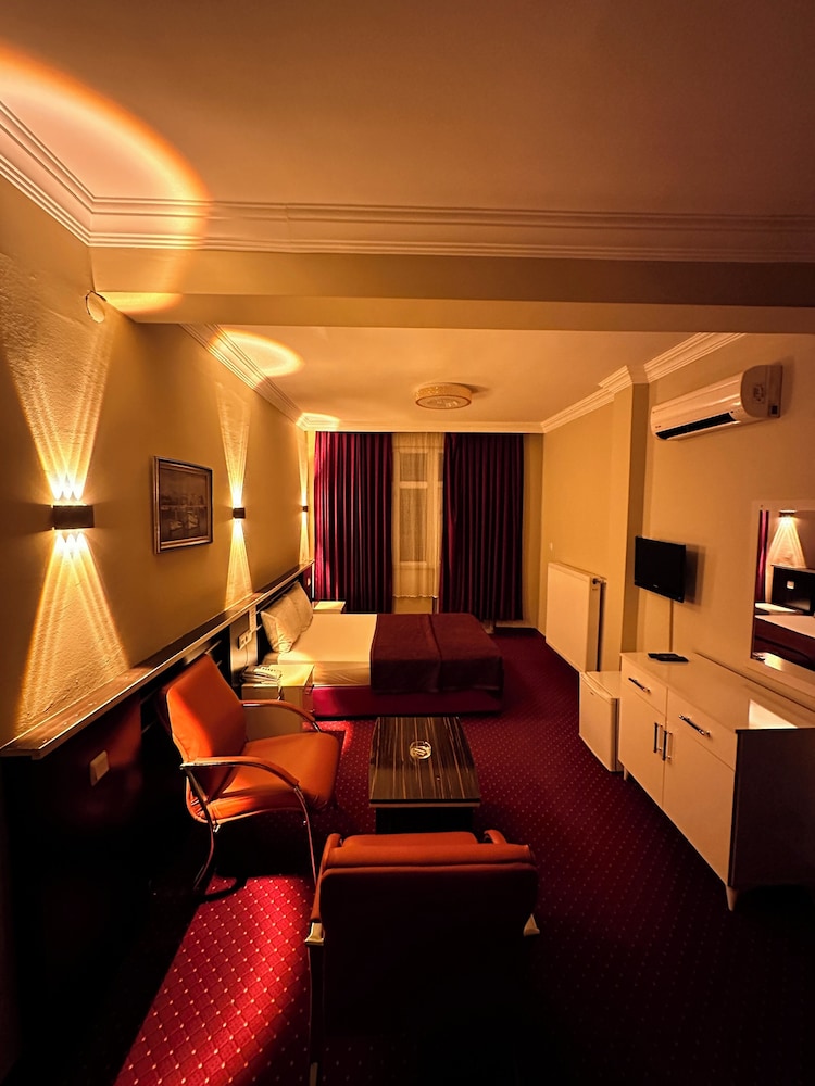 Mina 1 Hotel 35/50
