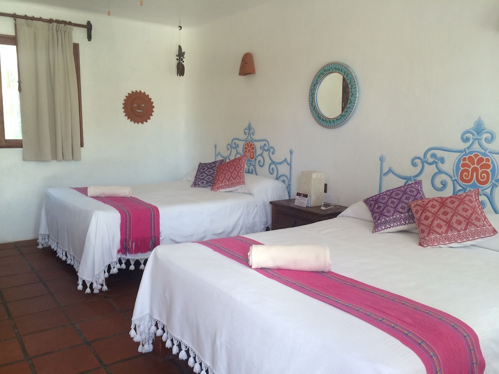 Room, 2 Queen Beds, Partial Sea View