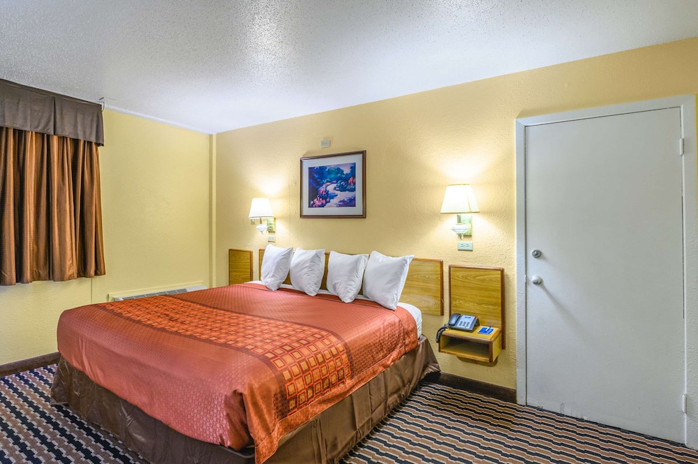STANDARD, KING BED, SMOKING, ACCESSIBLE