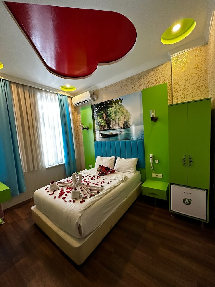 Megaron Hotel 21/62