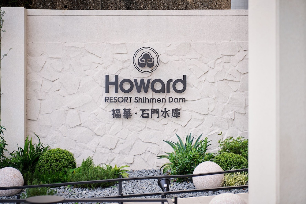 Howard Lake Resort Shihmen Dam 4/66