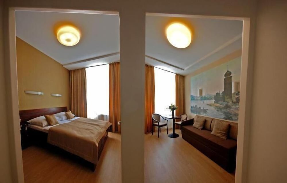 Deluxe, Suite, Queen Bed, Sofa