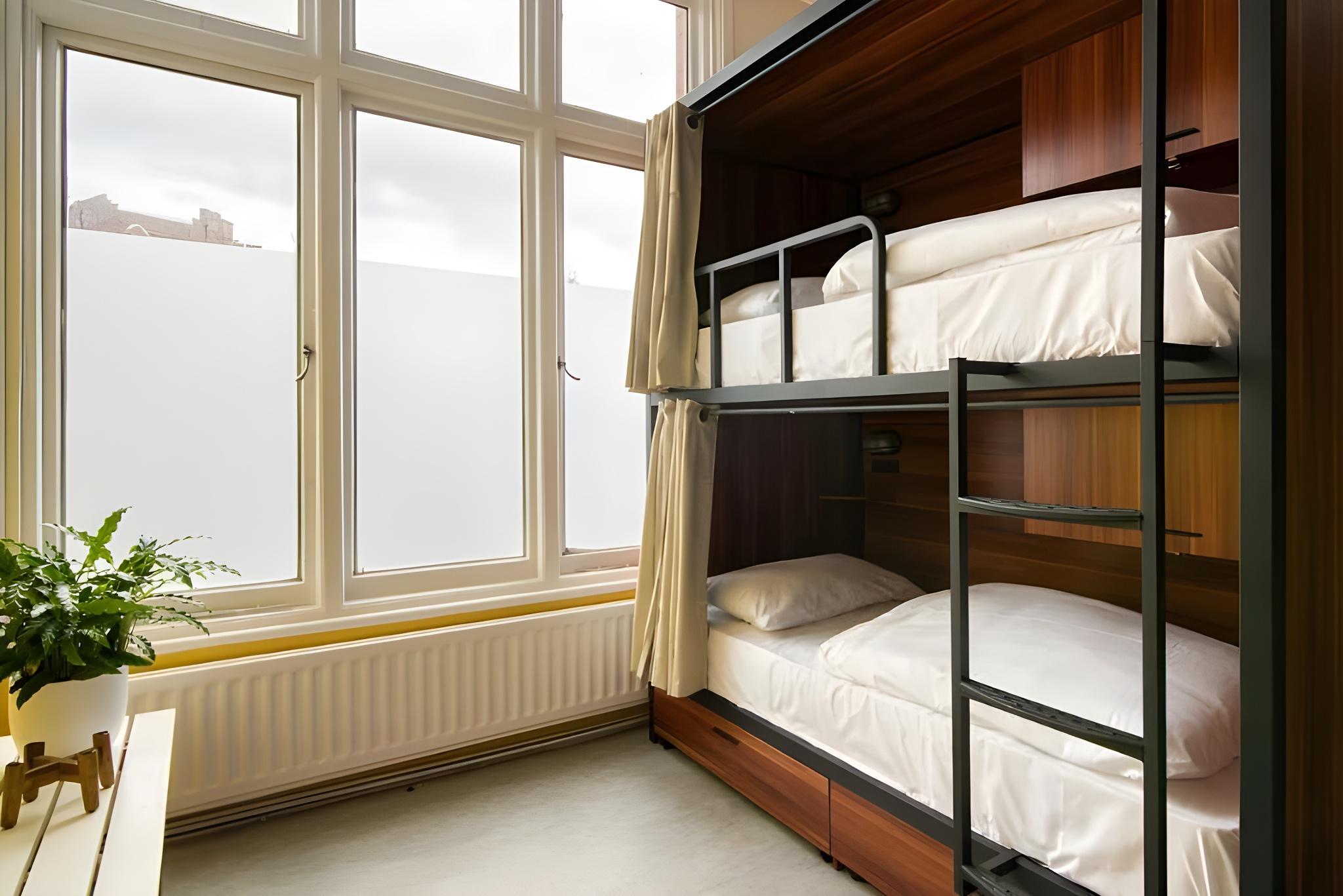 Room, Single, 2 Double Beds