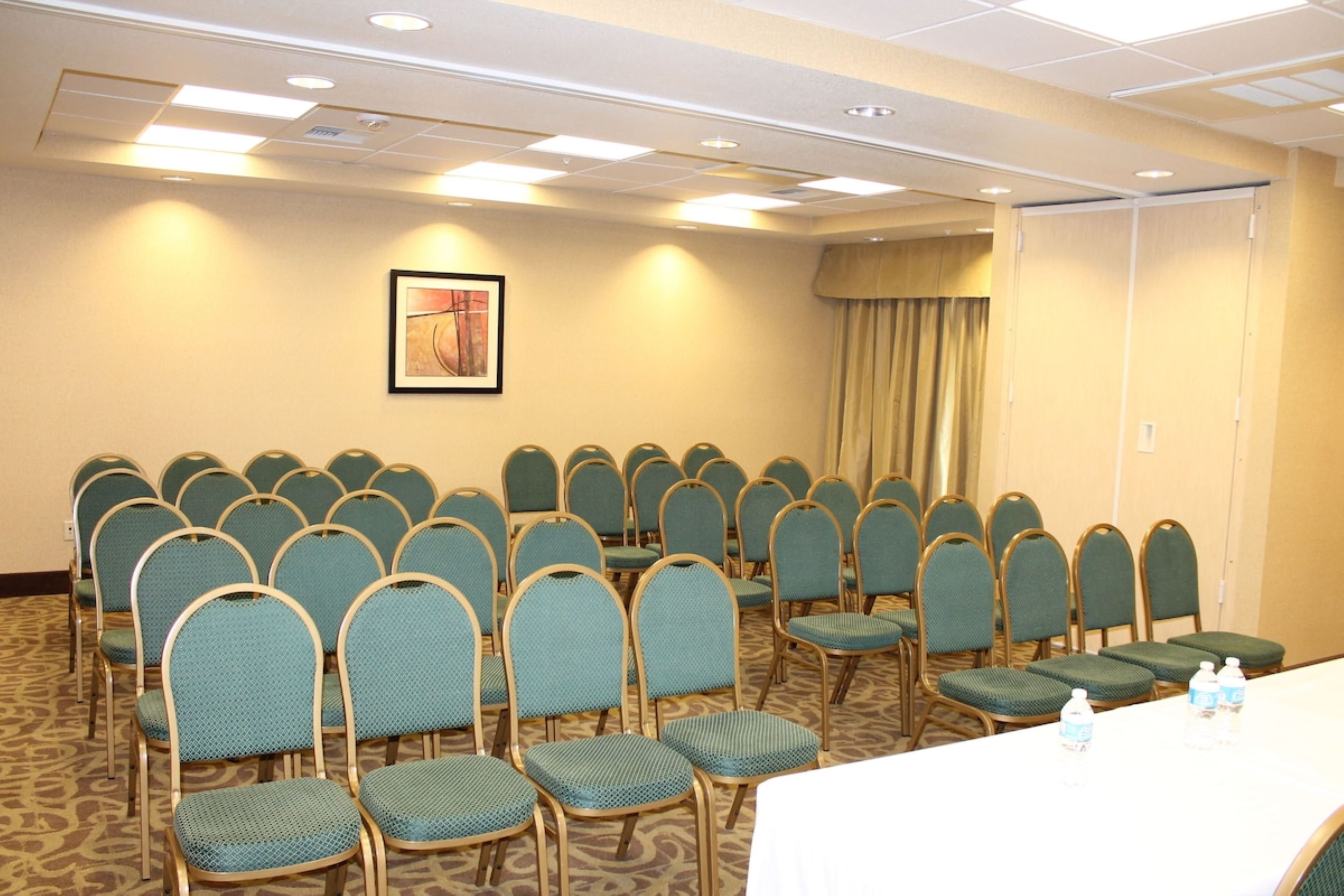 Country Inn & Suites By Radisson, Dixon, CA - UC Davis Area 24/24