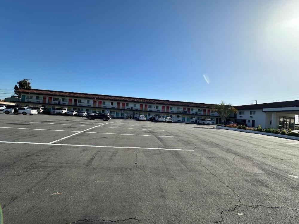 Dixie Orange County Hotel 34/38