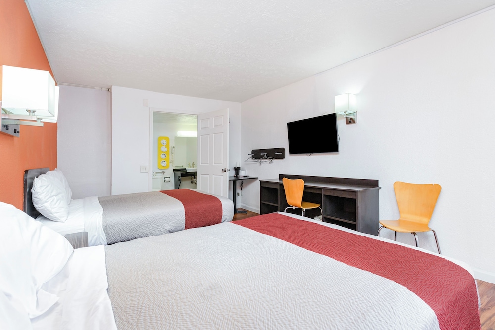2 Full Bed Accessible Smoking