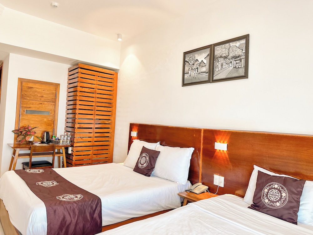 DELUXE, TWIN BEDS, CITY VIEW