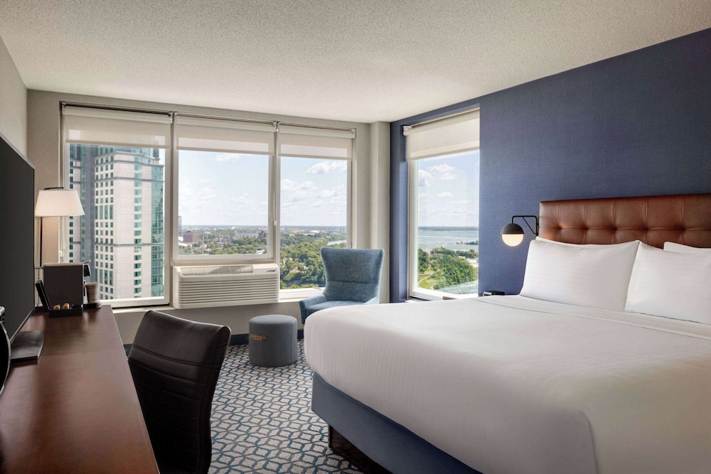 PRESIDENTIAL, JUNIOR SUITE, KING BED, FALLS VIEW