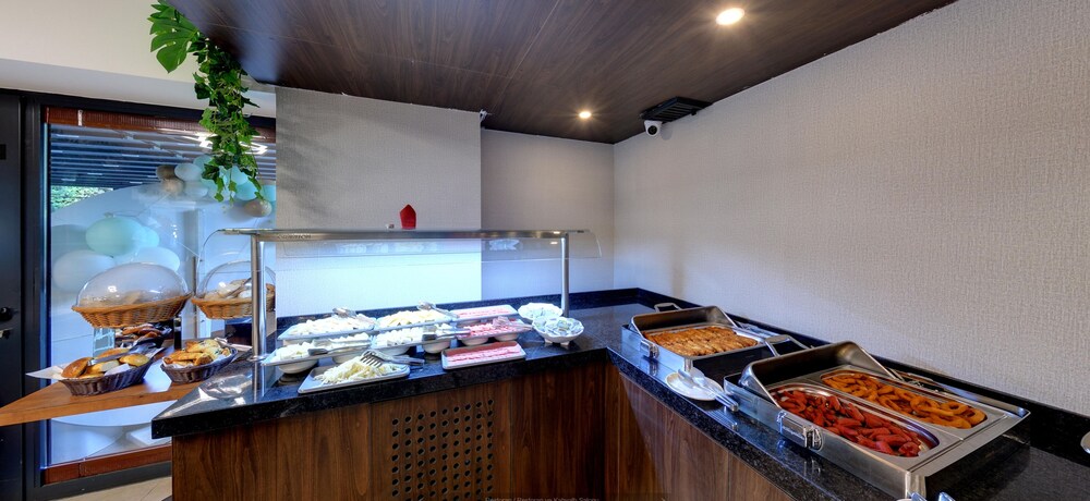 Leo Suites Hotel 6/37