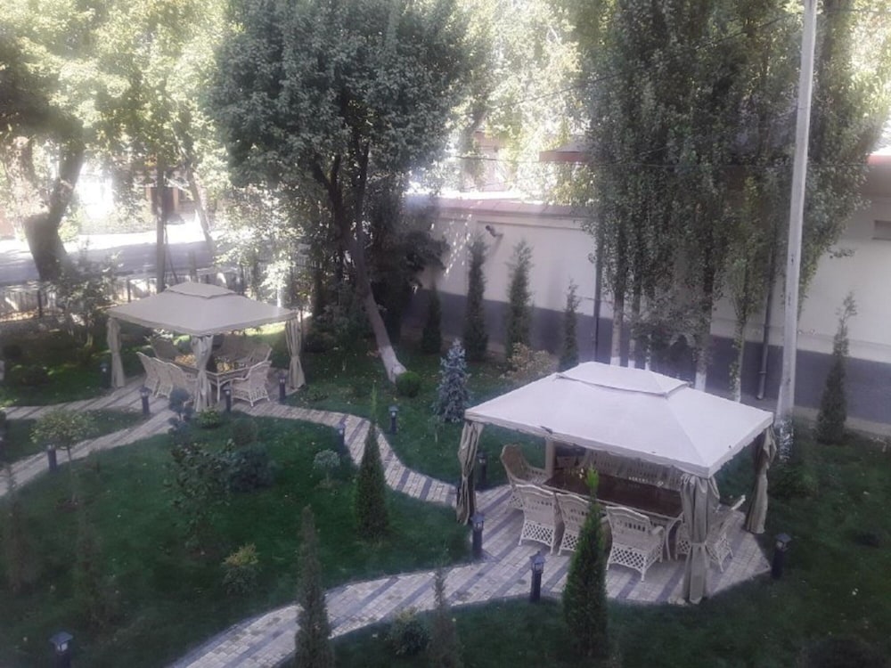 Asli Makon Hotel 43/44
