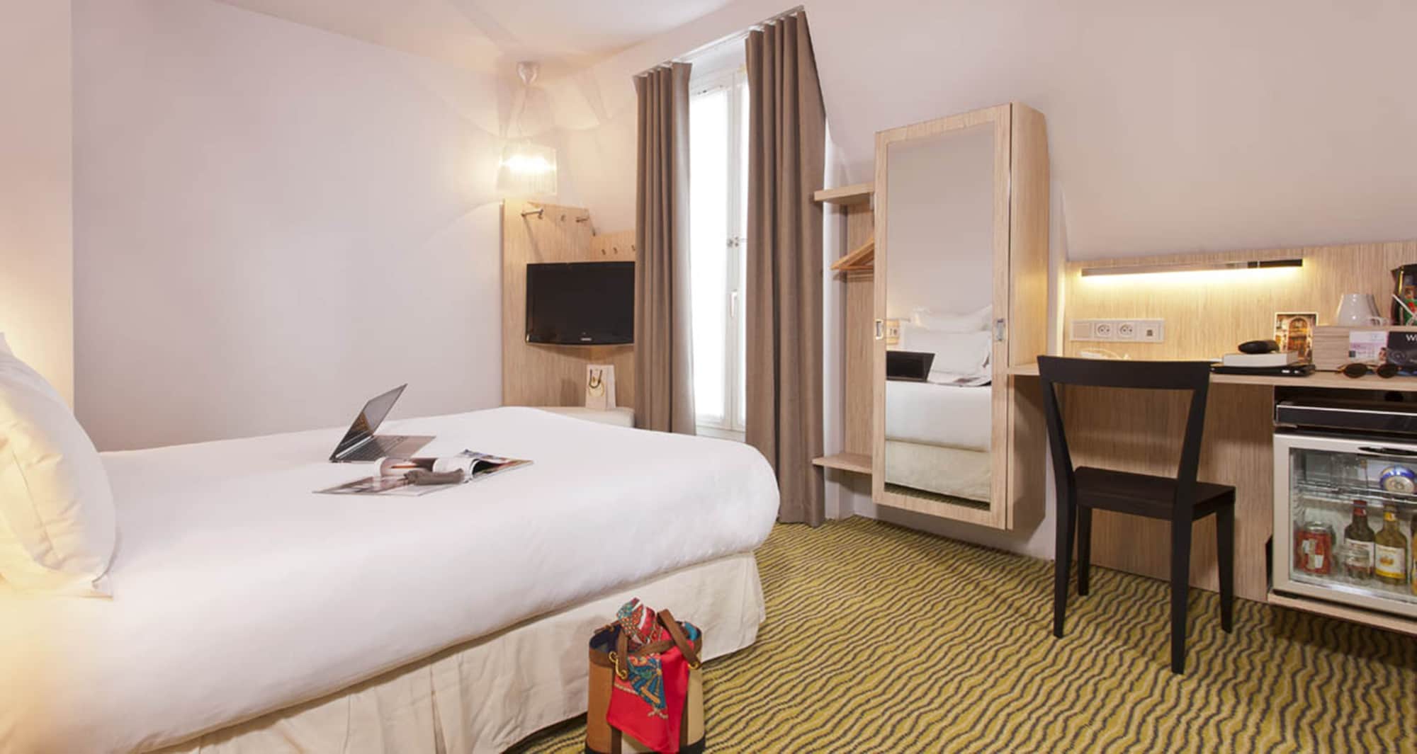 PRIVILEGE, DOUBLE BED