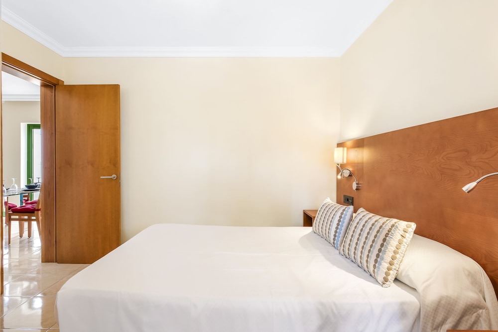 2 BEDROOMS, SUPERIOR, APARTMENT, POOL VIEW