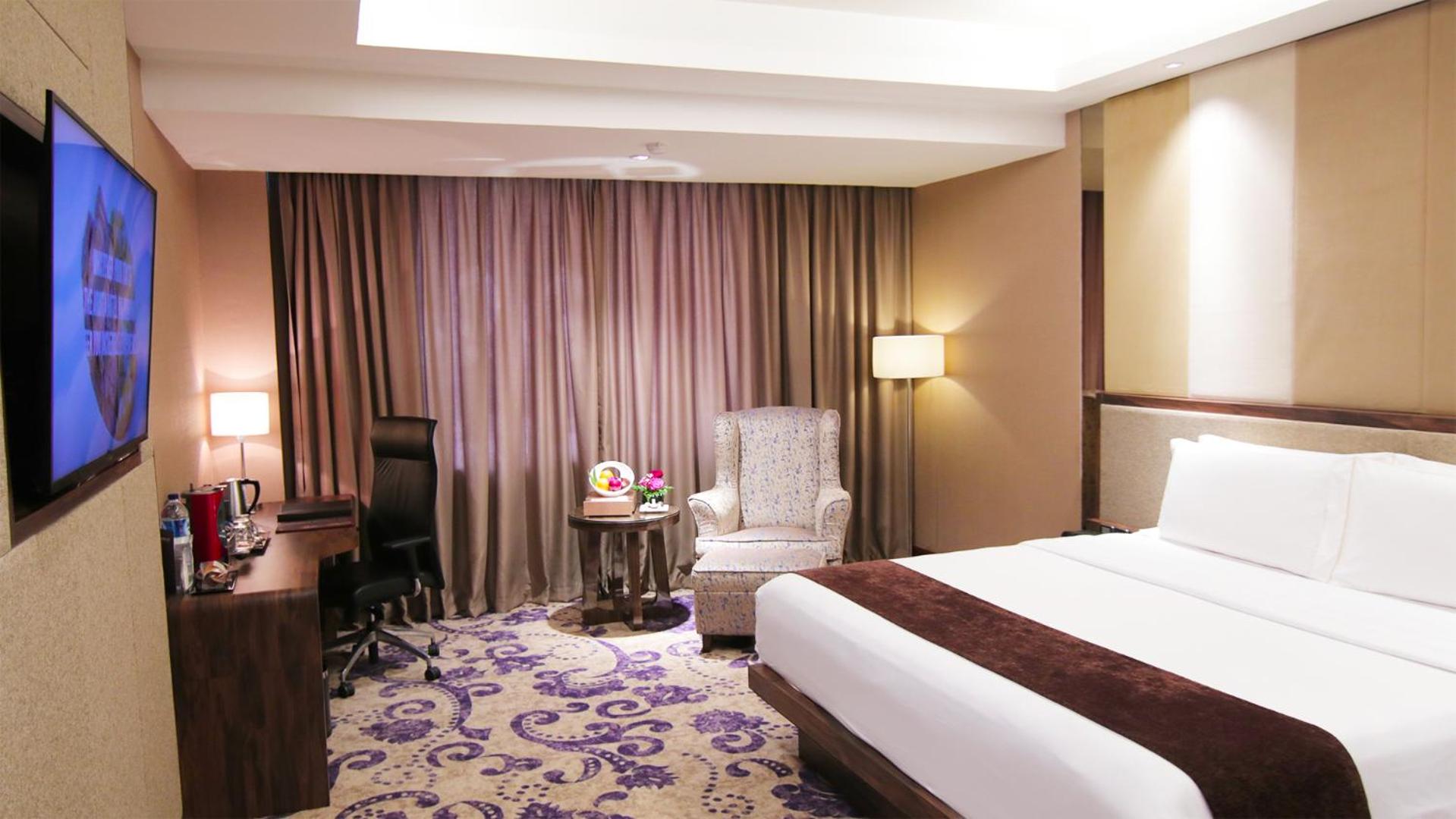 Club, King Bed